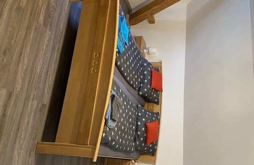 Wallersdorf Apartment | Komplett Ausgestattete 4 Zi Wohnung