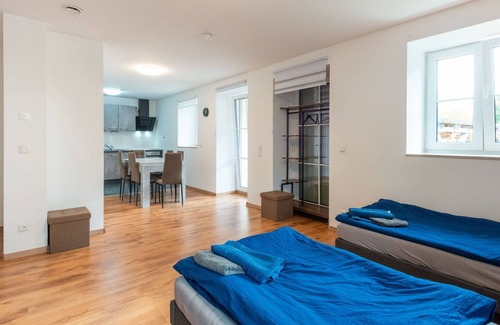 Haunsheim Apartment | Komplett ausgestattete Ferienwohnung mit Terrasse in idealer Lage