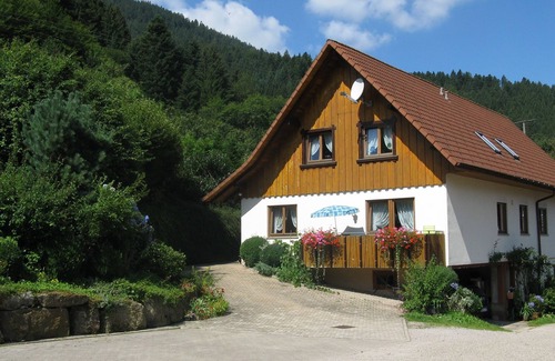 Oppenau Apartment | Komplett im Landhausstil Eingerichtete Fewo 2 Ebenerdig