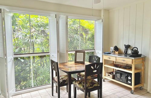 Kahaluu Bay Apartment | Kona coast studio, Aug low rate Walk to Magics & Kahalu'u free HS-WIFI, Parking,