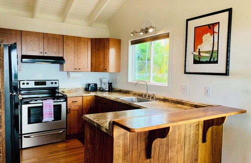 Honalo House | Kona Coffee Mountain Getaway, in Holualoa