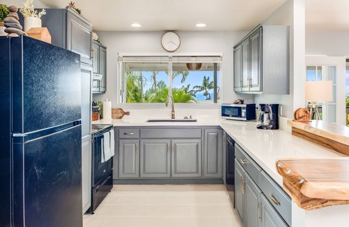 Kailua-Kona House | Kona Ocean View Home - Downtown, Fruit Trees, Sunset views