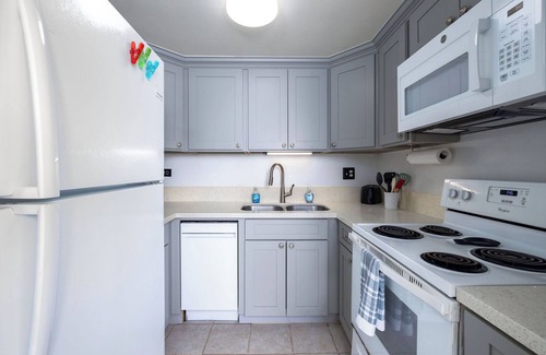 Historic Kailua Village Condo | Kona Plaza#302: Third Floor, Ocean View in Heart of Kona Town, Ac & Elevators