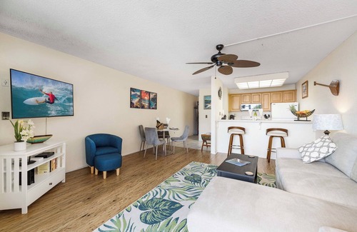 Historic Kailua Village Condo | Kona Reef: B-15: Direct Beachfront, Pool/Hot Tub, Air Conditioning, Elevators
