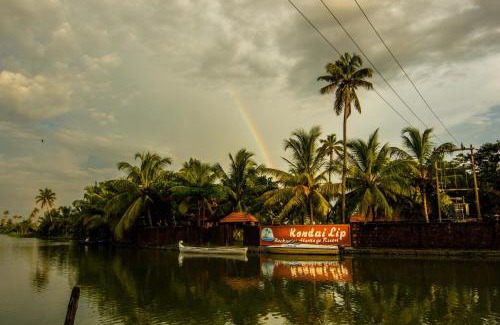 Ezhupunna Resort | Kondai Lip Backwater Heritage Resort