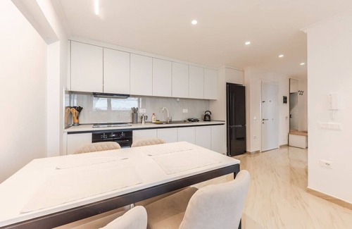 Tirana Condo | Kondo Stays - Mumba Apartment 1