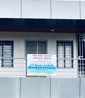Kankavali Apartment | Konkan Central Kankavali AC Family Room