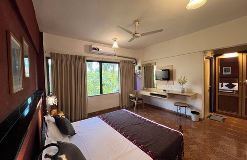 Niravade Hotel | Konkan Crown Resort & Club Sawantwadi