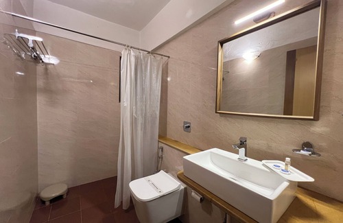 Niravade Hotel | Konkan Crown Resort & Club Sawantwadi