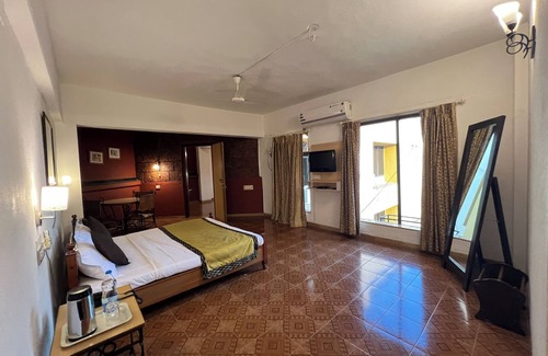 Niravade Hotel | Konkan Crown Resort & Club Sawantwadi