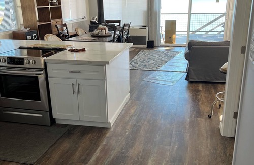Clearlake Cottage | Konocti beauty cottage on the lake, anglers dream on pier 39 AC-WiFi