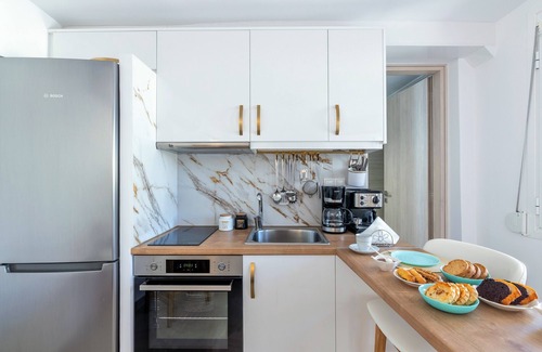 Koutsouras Apartment | Konstantinos luxury suite, with hot tub, 2 min from the beach!