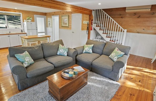 Sawmill Settlement House | Kooka's Cottage - Off Mountain: Family/Small Group Accommodation