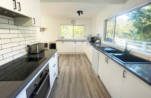Smiths Lake House | Kookabana, is a peaceful Lakefront getaway,kayaks,wi-fi on SmithsLake