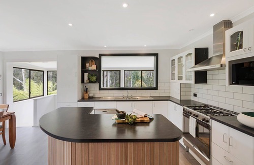Tura Beach Cabin | Kookaburra Beach House - Pet friendly 3 bedroom