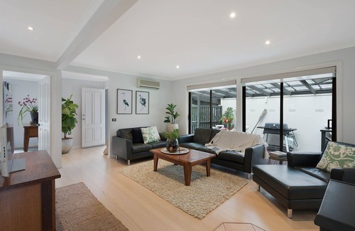 Tura Beach Cabin | Kookaburra Beach House - Pet friendly 3 bedroom