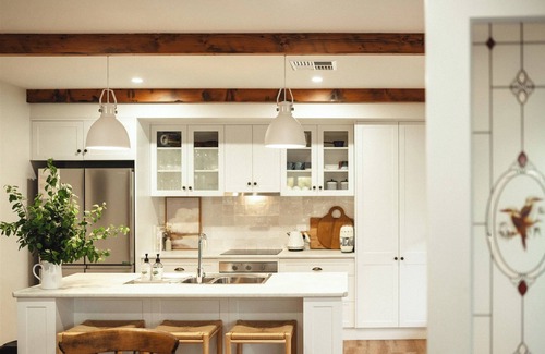 Yahl House | Kookaburra Cottagen 3 Bedroom Farm Retreat 10 minutes from Mount Gambier
