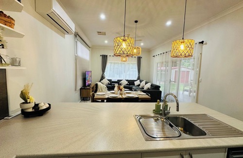 Dubbo House | Kookaburra Door - Luxury Boutique Retreat in Dubbo