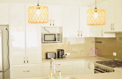 Dubbo House | Kookaburra Door - Luxury Boutique Retreat in Dubbo