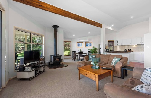 Ravensbourne Ski Chalet | Kookaburra Kottage Luxury Chalet 2 Bedroom