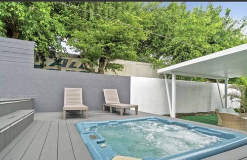 Margate Bed & Breakfast | Kool Runnings B&B Margate suites, private rooms