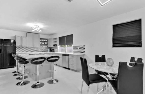 Margate Bed & Breakfast | Kool Runnings B&B Margate suites, private rooms