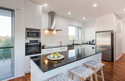 Eagle Bay House | Koolbardi Bushland Retreat near Pristine Beaches