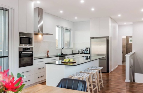 Eagle Bay House | Koolbardi Bushland Retreat near Pristine Beaches