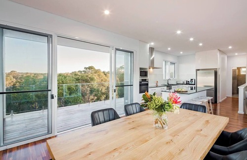 Eagle Bay House | Koolbardi Bushland Retreat near Pristine Beaches