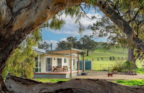 Sheans Creek House | Koolbury Cottage. Farmstay Valley Retreat
