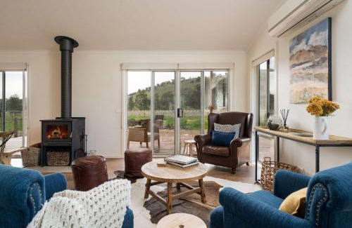 Sheans Creek House | Koolbury Cottage. Farmstay Valley Retreat