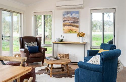 Sheans Creek House | Koolbury Cottage. Farmstay Valley Retreat