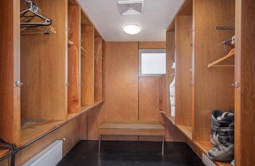 Perisher Valley Cabin | Kooloora Lodge