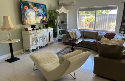 Kallaroo House | Koombana Escape 5 bedroom house