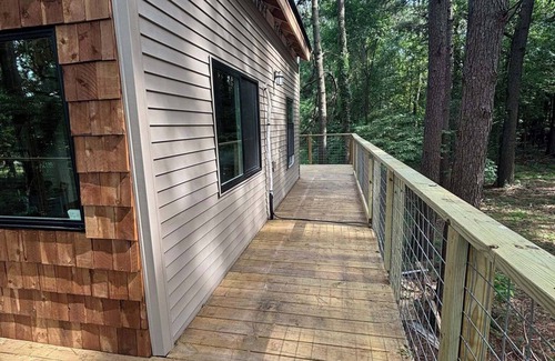 Carterville Cabin | KOOPERS LANDING TREEHOUSE-Brand New build! Casino, Wine trails, National Parks