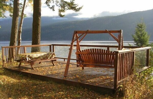 Kaslo Cottage | Kootenai Hideaway Lakefront Cabin