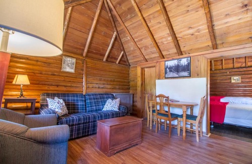 East Kootenay Cabin | Kootenay Park Lodge