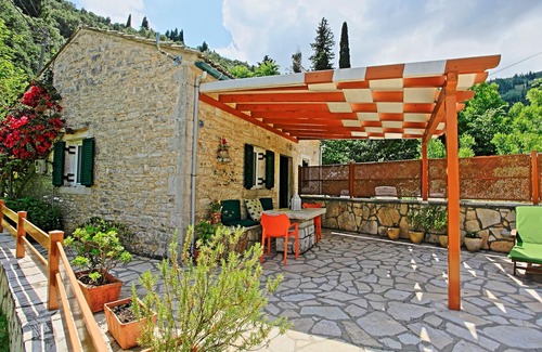 Agni Cottage | Korinas Cottage: Tranquil stone cottage, a breath away from Agni beach