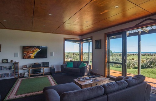Barrytown Bed & Breakfast | Koru Beach Cabin & B&B Homestay