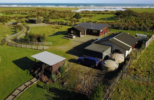 Barrytown Bed & Breakfast | Koru Beach Cabin & B&B Homestay