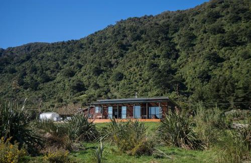 Barrytown House | Koru Beachfront Holiday Cabins & Hot Tub