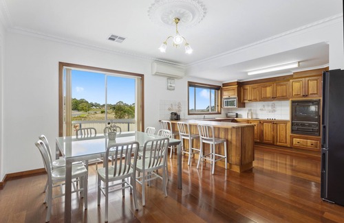 Korumburra House | Korumburra Pet Friendly 4 Bedroom House - Free parking
