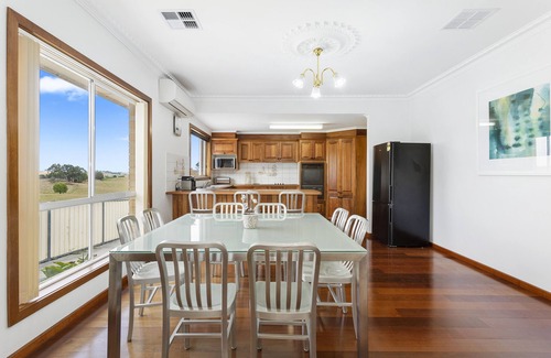 Korumburra House | Korumburra Pet Friendly 4 Bedroom House - Free parking