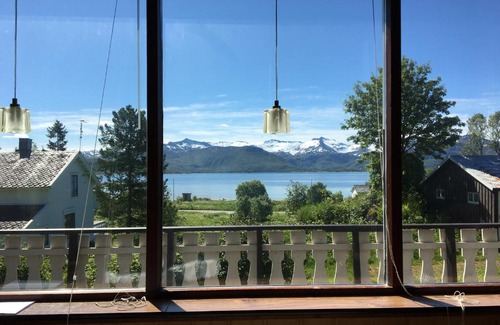 Skaland Apartment | Koselig hus med parkeringsplass