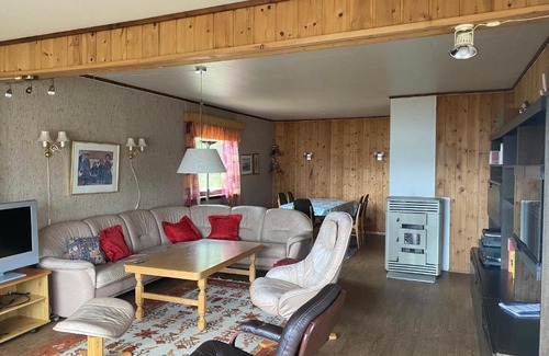 Skaland Apartment | Koselig hus med parkeringsplass