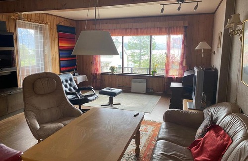 Skaland Apartment | Koselig hus med parkeringsplass