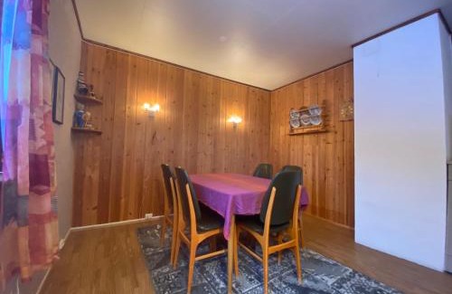 Skaland Apartment | Koselig hus med parkeringsplass