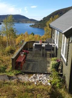Meloy House | Koselig og usjenert hytte med fantastisk utsikt og solforhold
