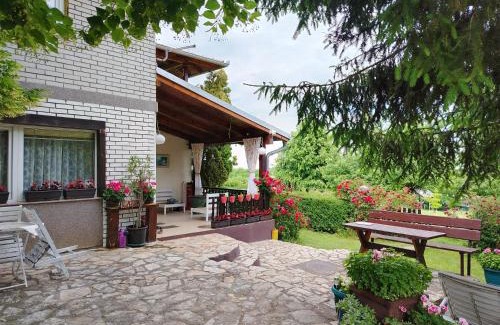 Mladenovac Apartment | KosMaj Dan Belgrade, Sopot