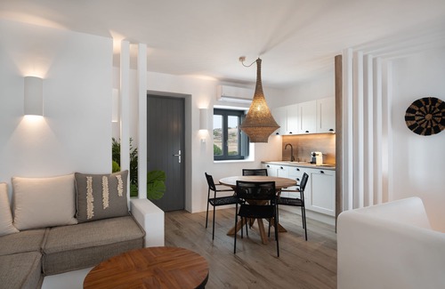 Naousa Hotel | Kosmitis Suites & Villas